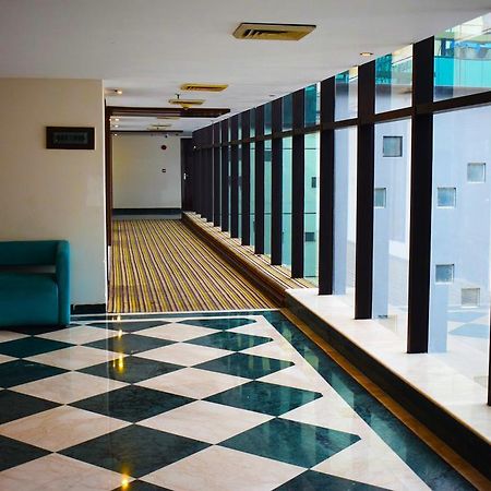 เซะวะ แกรนด์ โฮเต็ล Hotel ฟารีดาบัด ภายนอก รูปภาพ